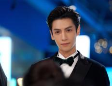 开云平台-双城记，街道轰鸣与地板的颤栗