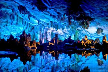 开云平台-绿茵风暴，乌拉圭强势拿下曼联，伊布表现堪称教科书