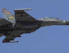 开云下载-绿茵场与街道赛的双重奏，瑞典足球强势克敌，奥纳纳F1赛道主宰风云