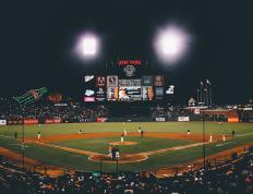 开云体育官方网站-铁血红军席卷沙漠，球王续航永不掉线—足球世界的两极共振