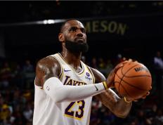 开云官网-包含湖人遭勇士逆转，浓眉30+12无用的词条