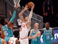 开云体育下载-公牛横扫黄蜂，汉密尔顿统治全场的简单介绍