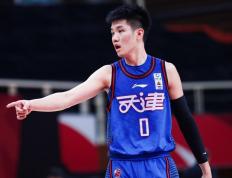 开云APP-青岛队绝杀马刺，张镇麟带队取胜