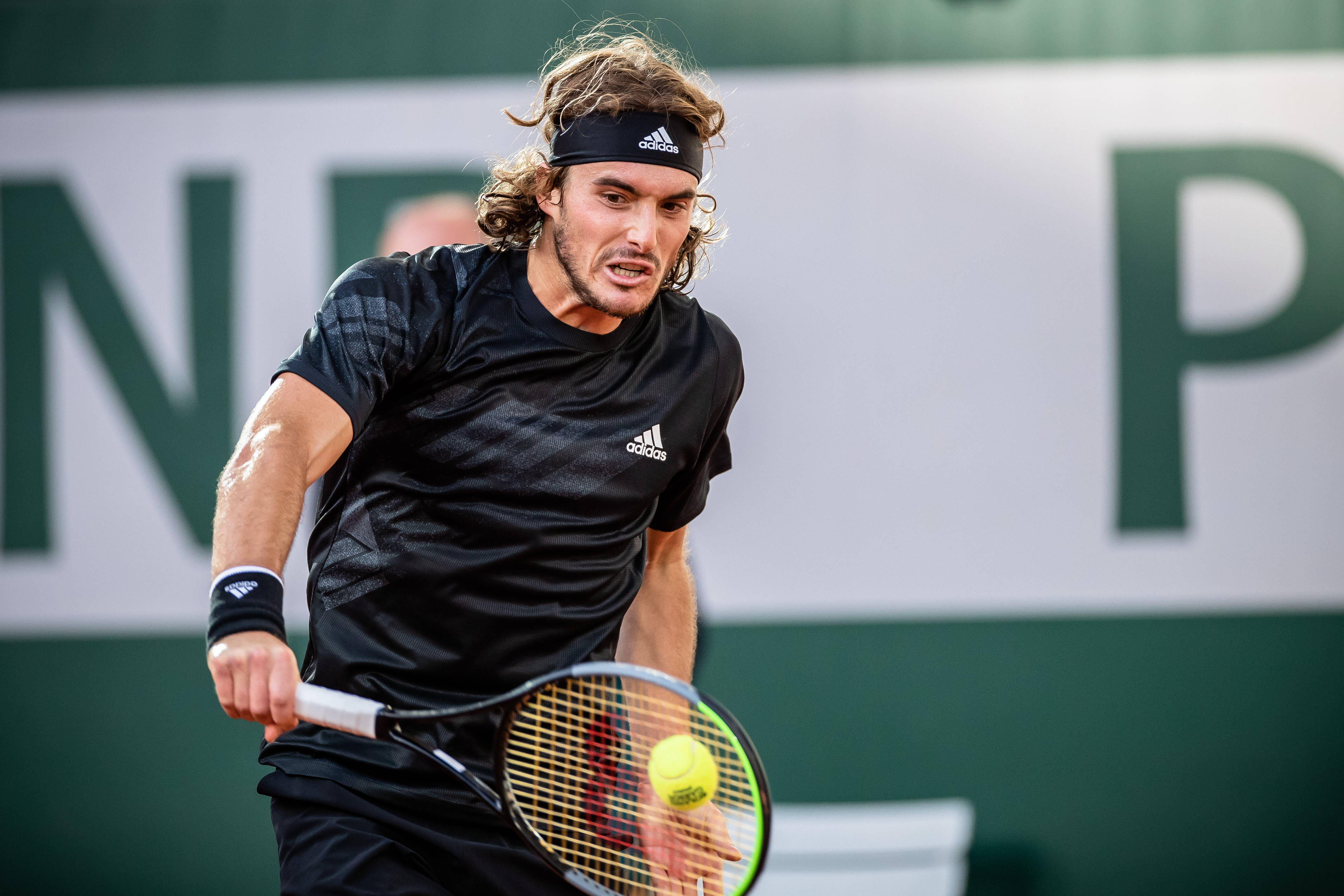 开云体育入口-关于法国网球队碾压西班牙网球队，西西帕斯打破历史纪录的信息