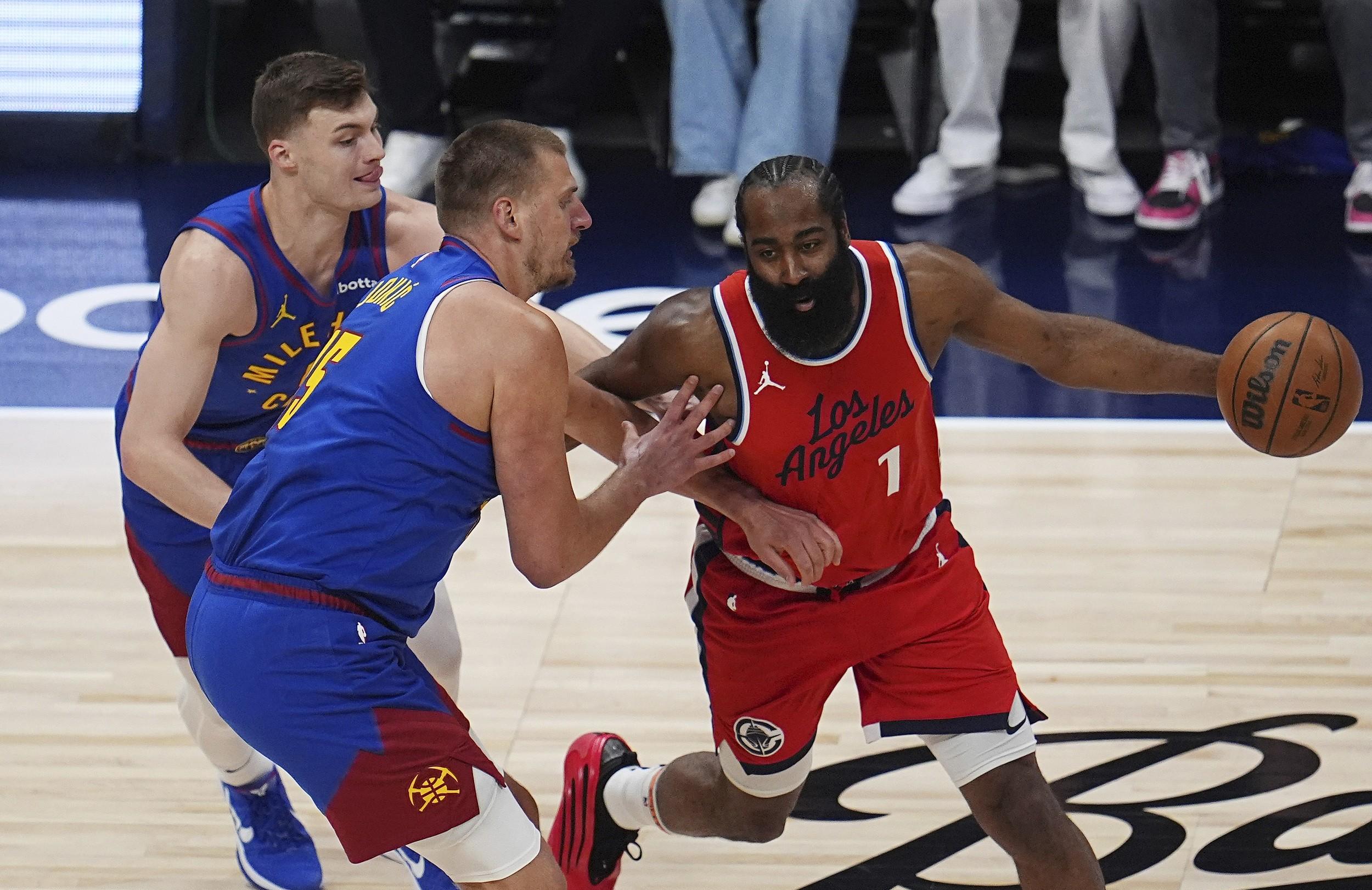 开云体育登录-雄鹿大胜76人，东部半决赛形势更加扑朔迷离