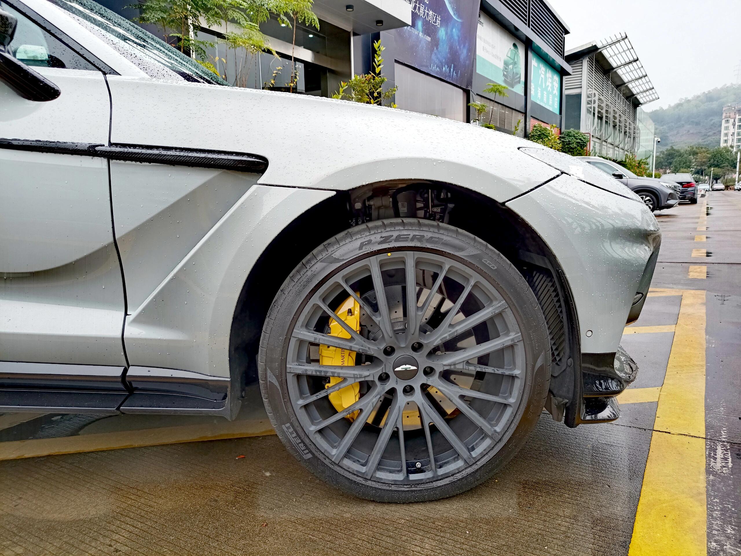 开云官网-迈凯伦轻取阿斯顿马丁，佩雷兹统治全场