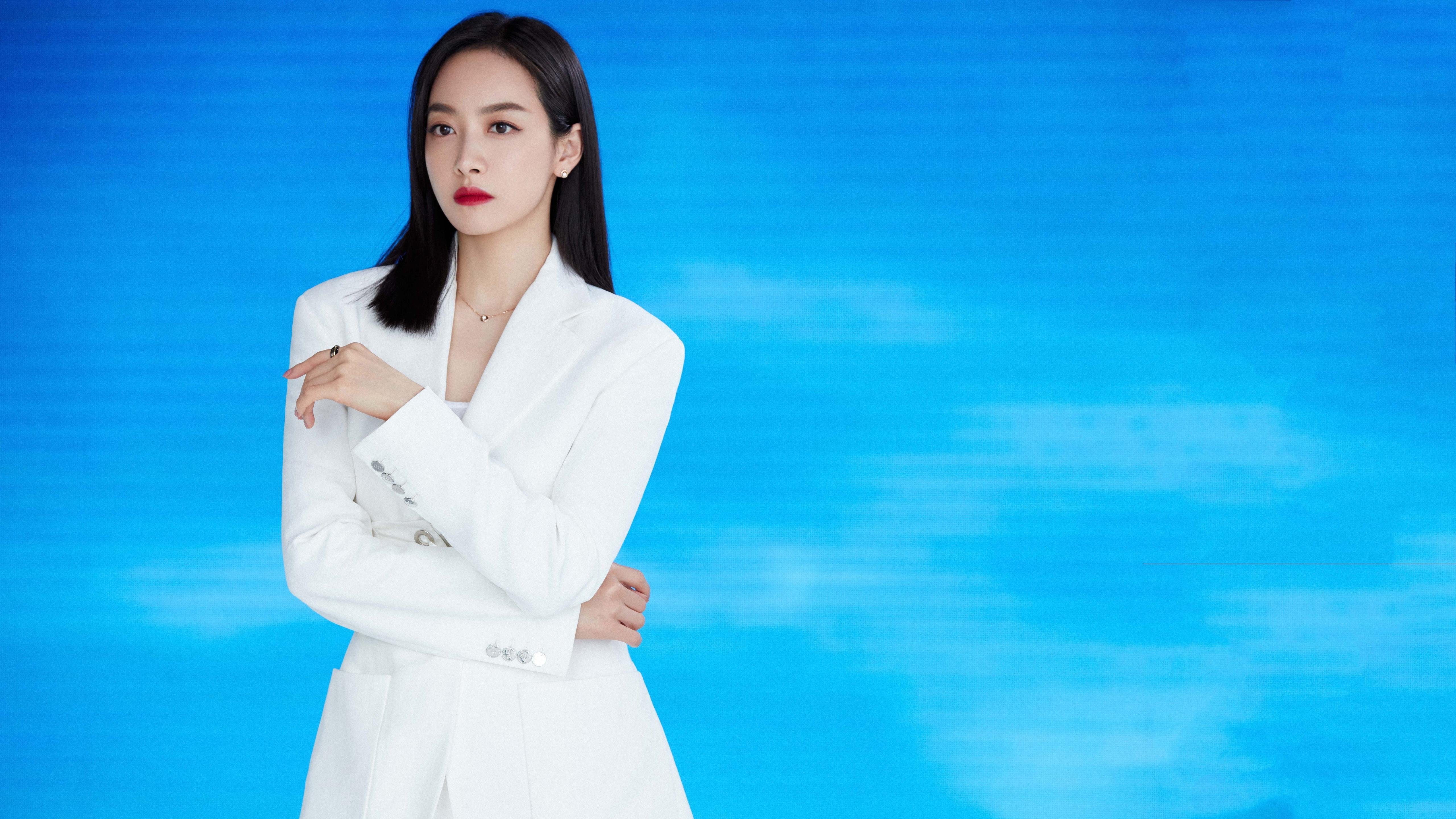 开云体育下载-赛道与战场，F1争冠风云与智利足球的雷霆一击