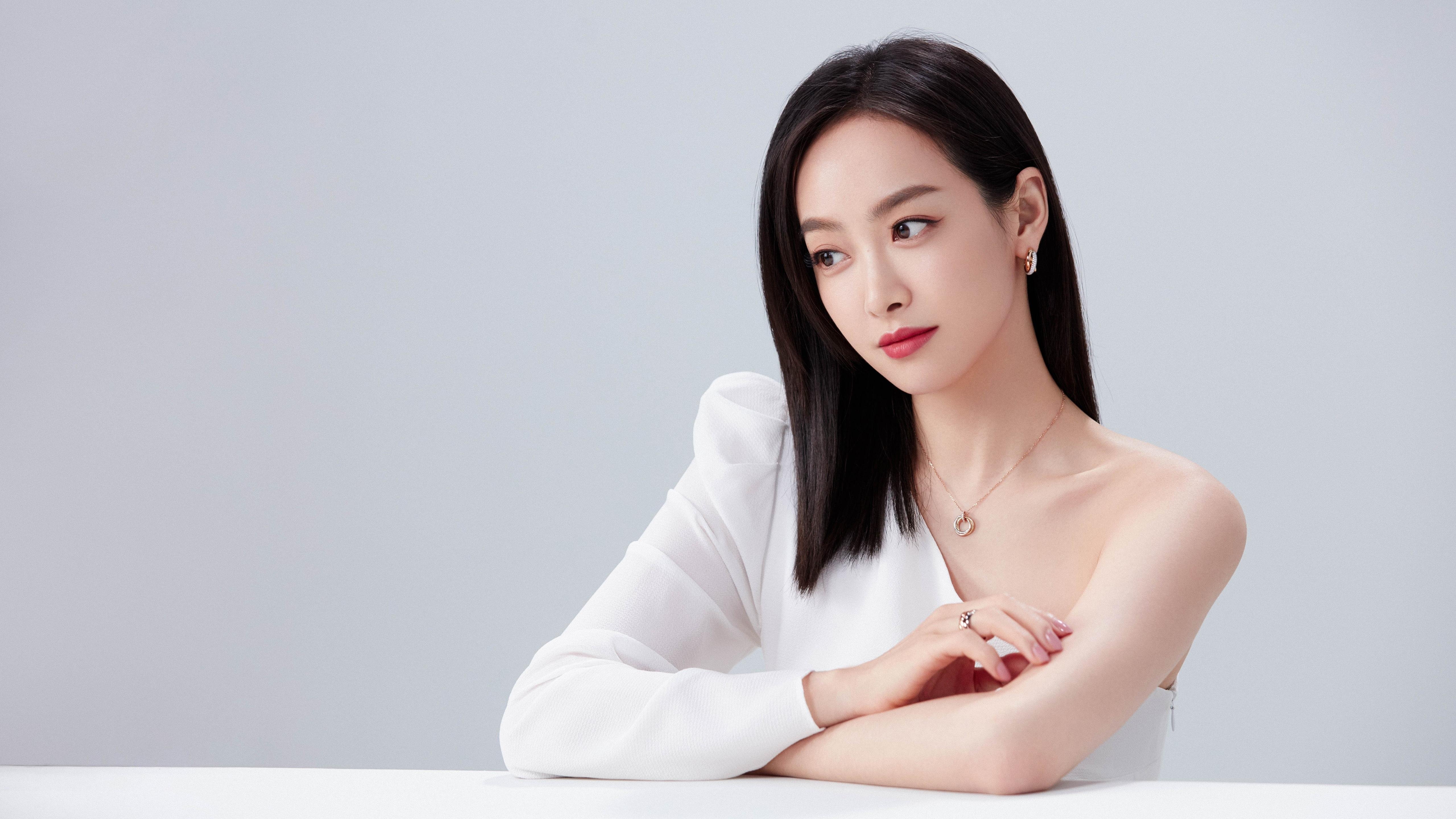 开云下载-绿茵场的双面镜，英超争冠白热化与南美非洲足球的竞逐回响