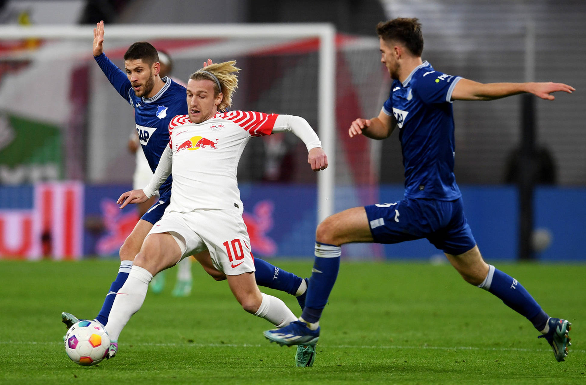 开云体育登录-德甲争冠战焦点战,智利险胜克罗地亚