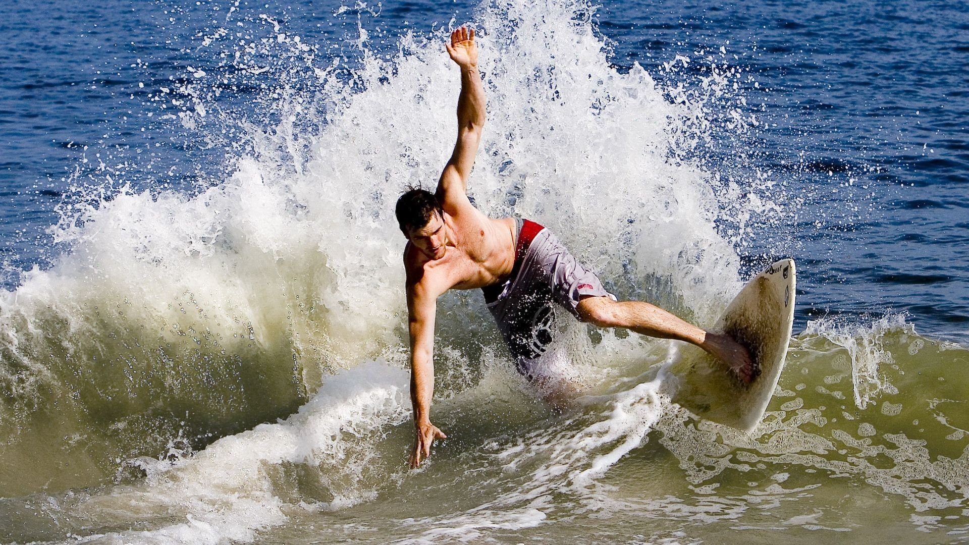 开云体育app-F1极速轰鸣与篮球强力压制，竞技之春的双重奏